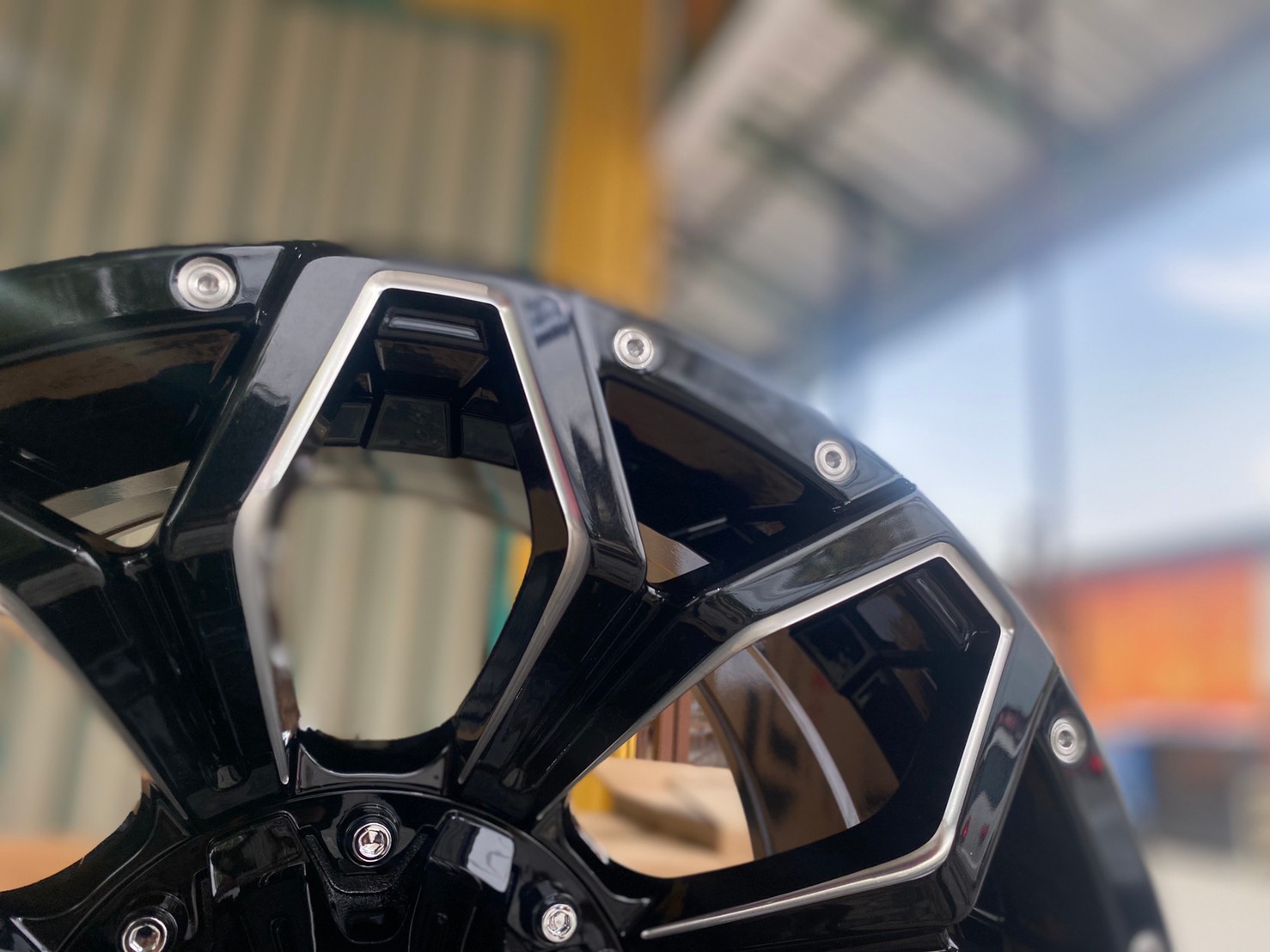 ล้อแม็กลายออฟโรดขอบ16 HAMMER HM8 6รู139 สีดำ กว้าง8.5 ออฟ0