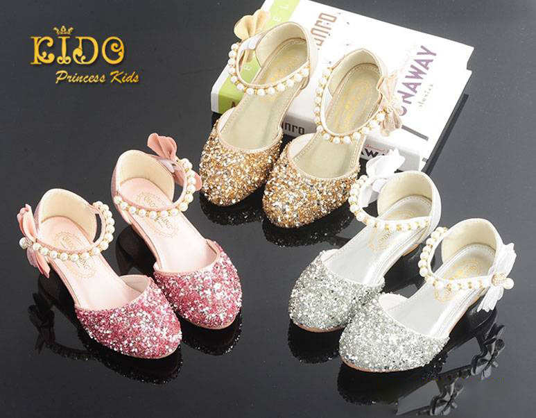 sรองเท้าเด็กออกงาน(หน้าร้านอยู่รัชดา ลองได้)H001สีทอง สีเงิน สีชมพู ประดับด้วยมุกตรงสายรัดรองเท้า พร้อมโบว์สุดเก๋