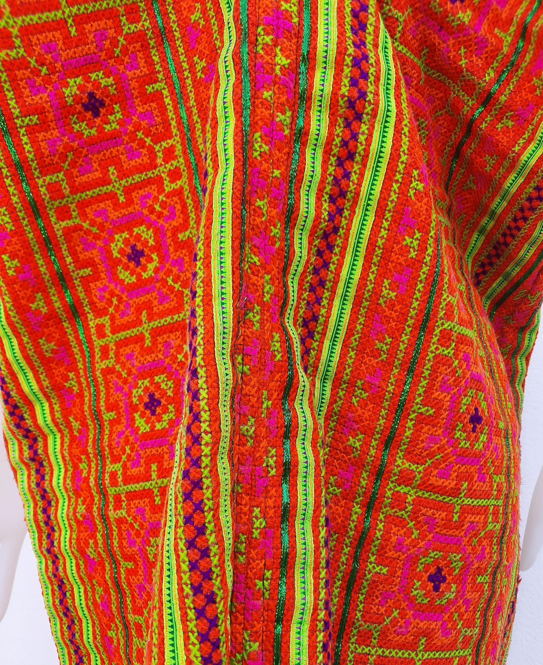 เดรสผ้าชาวเขา ปักเต็ม ลายดั้งเดิม แต่งอกและพู่สี