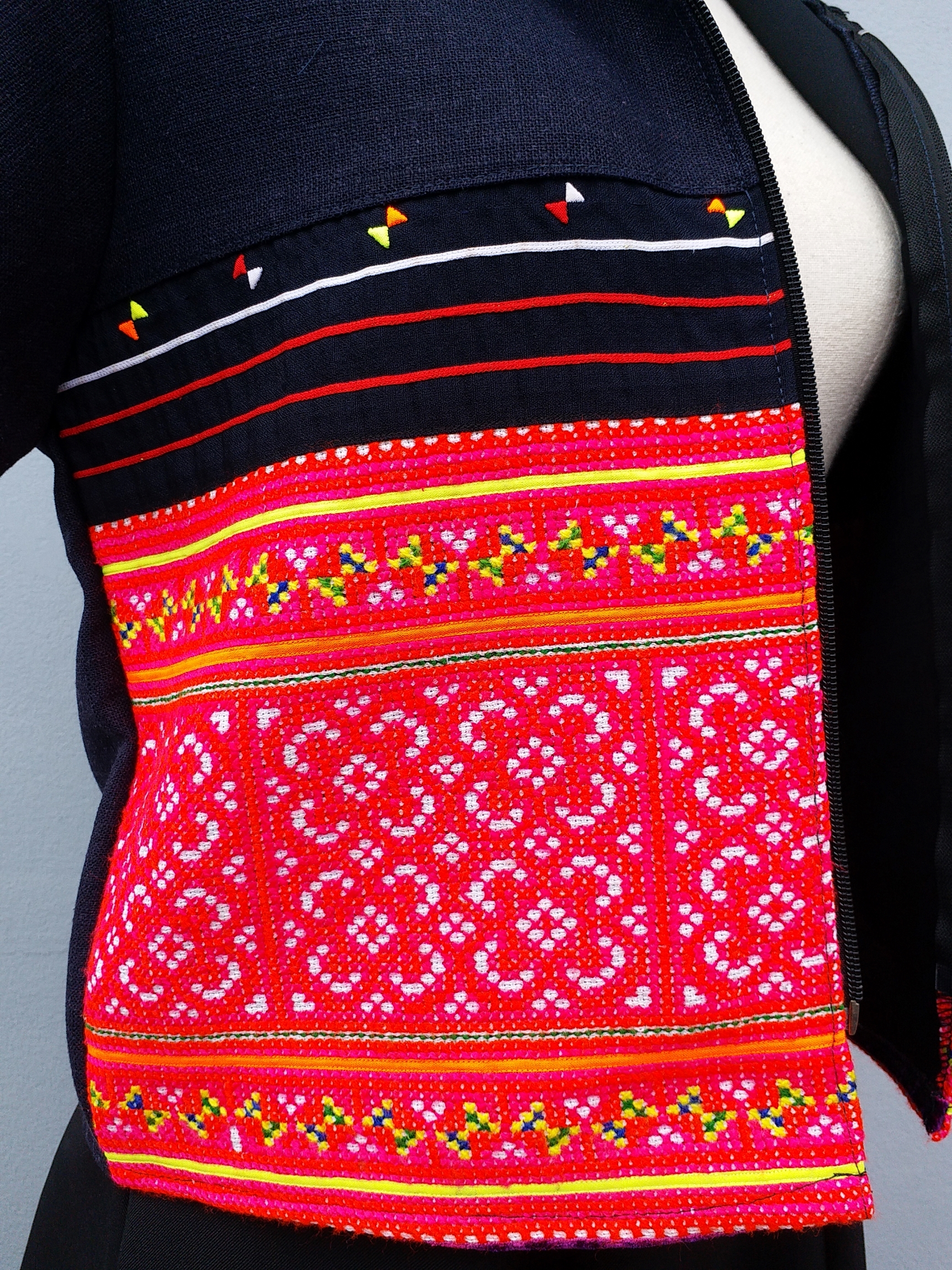 เสื้อฮู้ด ผ้าปักมือโทนชมพูอมส้ม