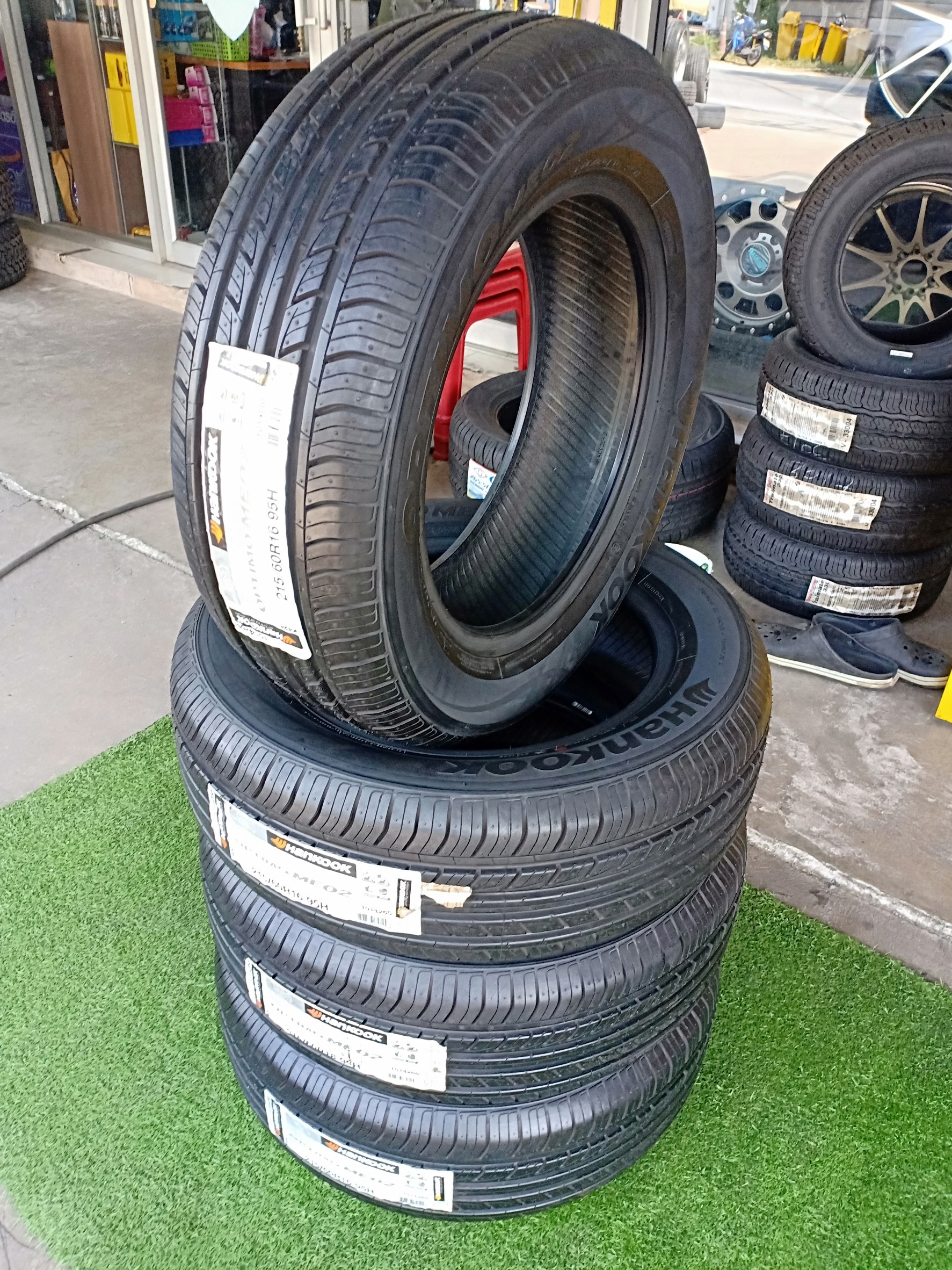 ยางใหม่ Hankook Optimo ME02 215/60R16 ยางปี17