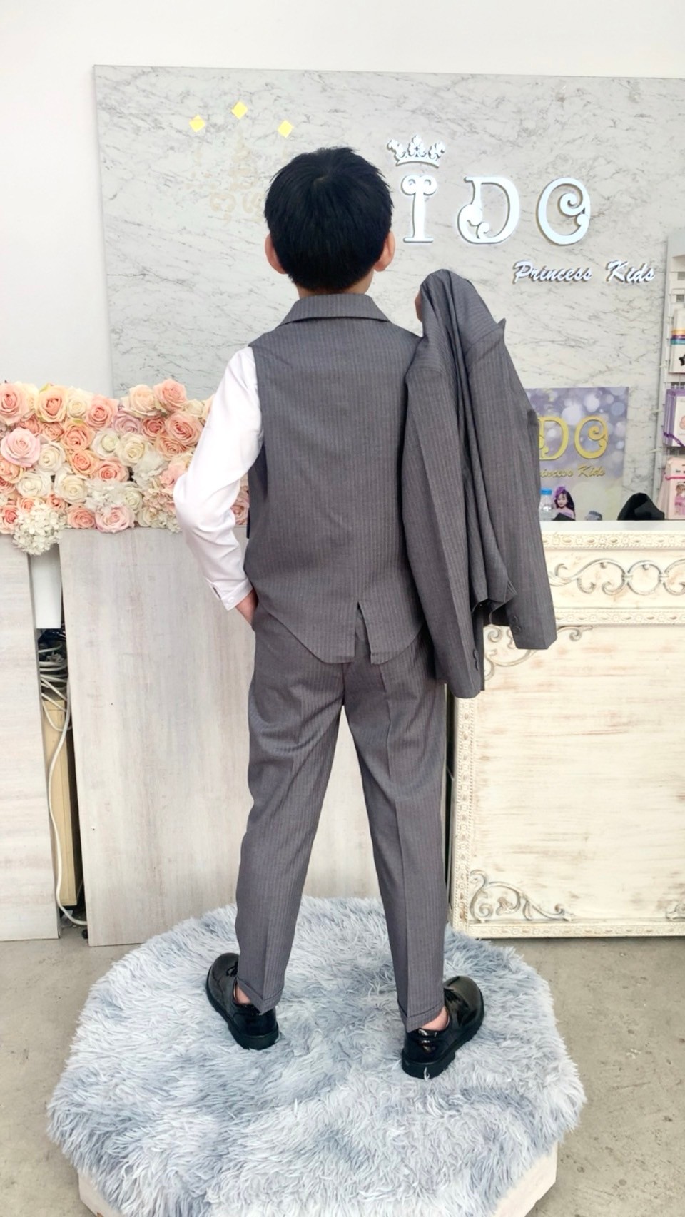 สูทเด็กผู้ชาย(หน้าร้านอยู่รัชดา ลองได้ถ่ายรูปจากชุดจริง)S142เซ็ตสูท5ชิ้นสีเทา เสื้อสูท กั๊ก เสื้อเชิ๊ต หูกระต่าย กางเกงขายาว