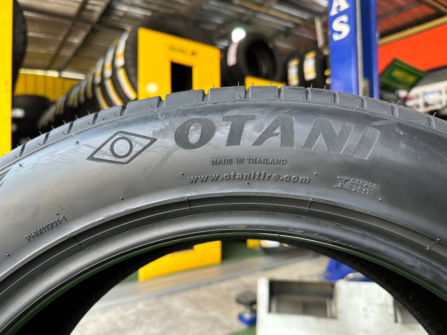 OTANI KC2000 225/55R19 ยางใหม่ปี2023 ราคาพิเศษพร้อมติดตั้งฟรี สามารถสอบถามเพิ่มเติมได้ค่ะ