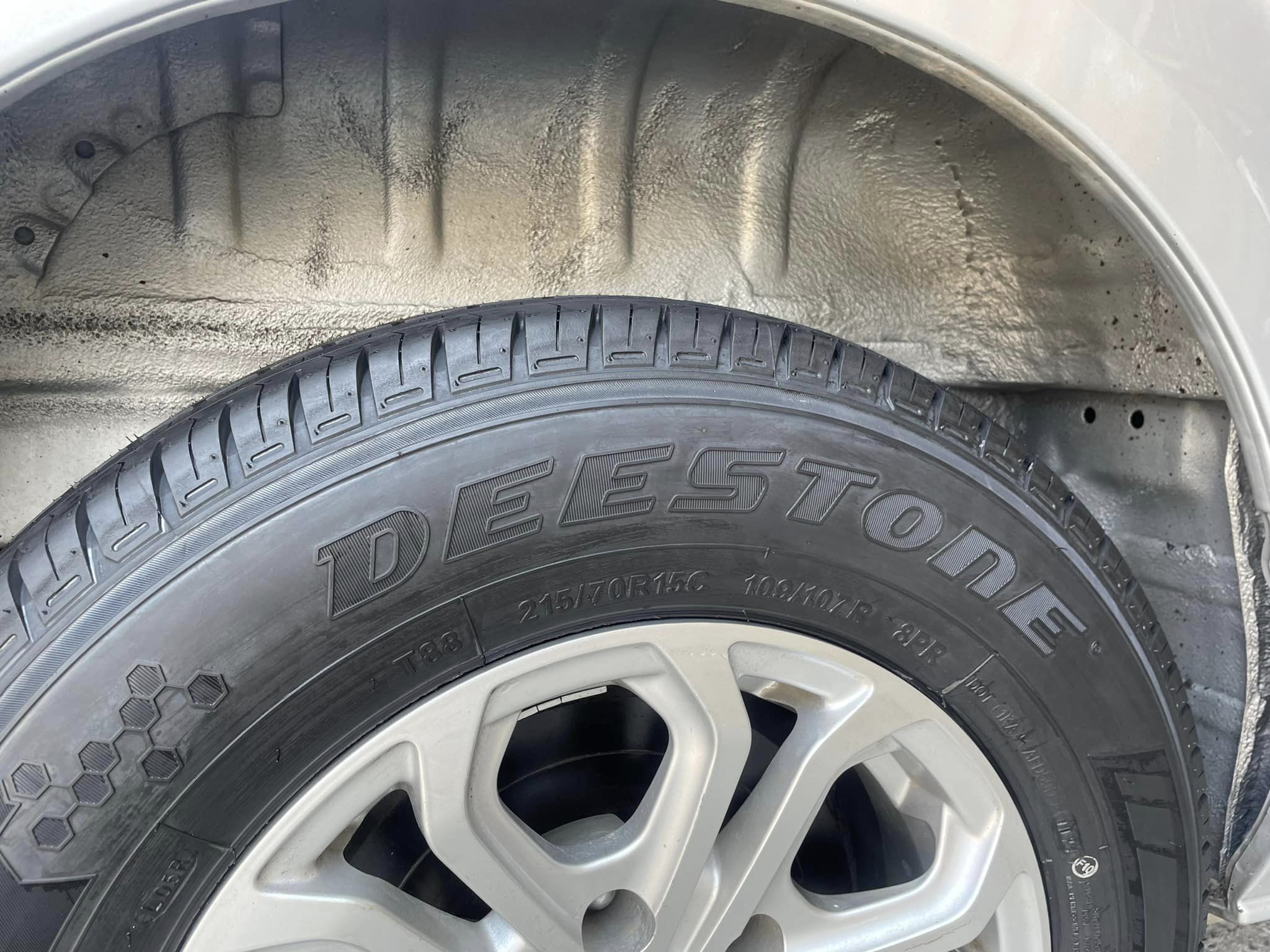 🚘 #TOYOTA_COMMUTER🛞ติดตั้งยางดีสโตน #DEESTONE_T88_215/70R15❗️❗️