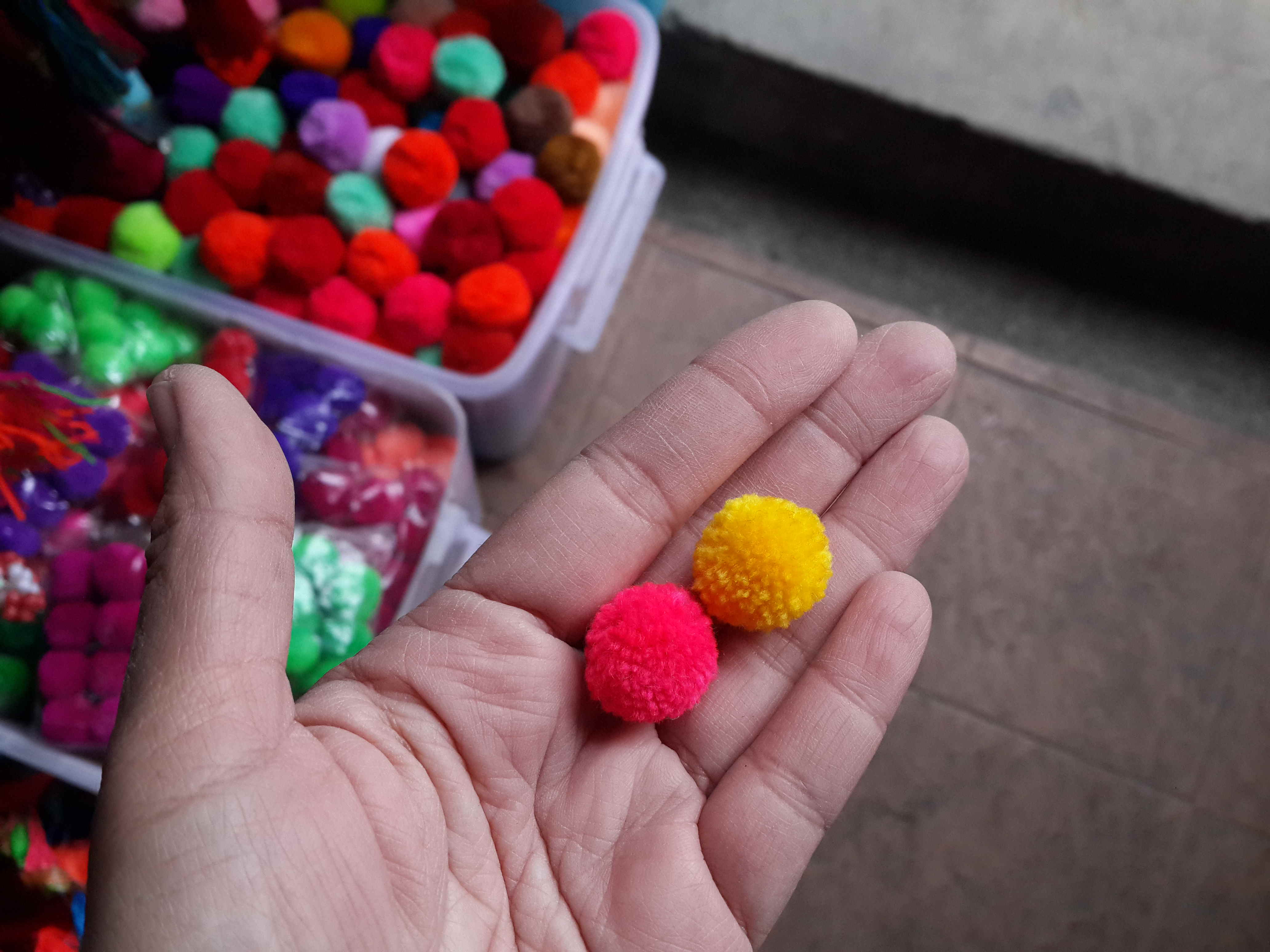 ปอมปอม ขนาด1.3เซนติเมตร ( ประมาณ )