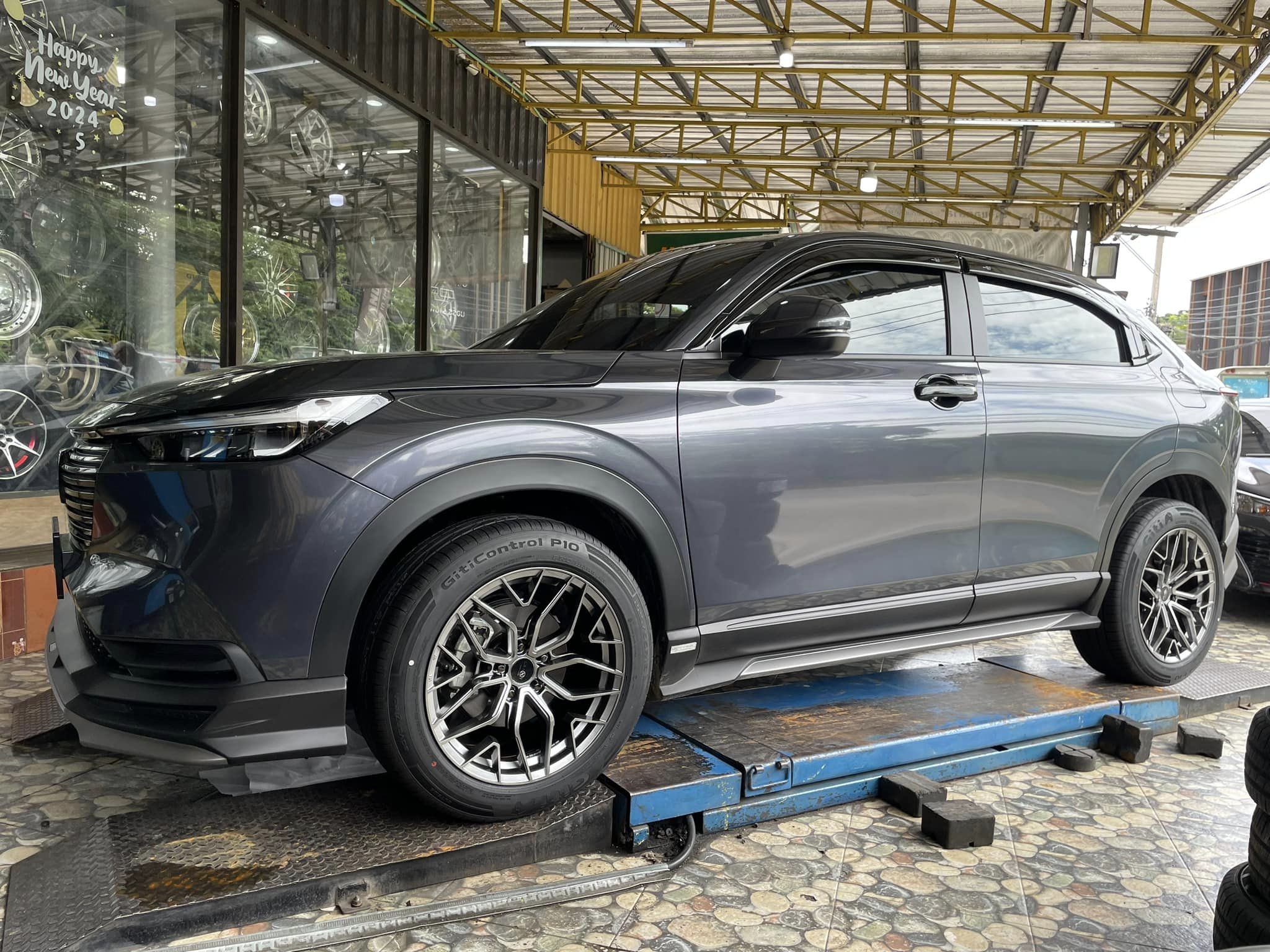 สวยลงตัวราคาเกินคุ้ม #HONDA_HRV🛞 #GITI_CONTROL P10 225/55R18 #ล้อแม็กซ์ใหม่ HOF RACING GRAXY XO1 18X8.5 ET35 5X114.3