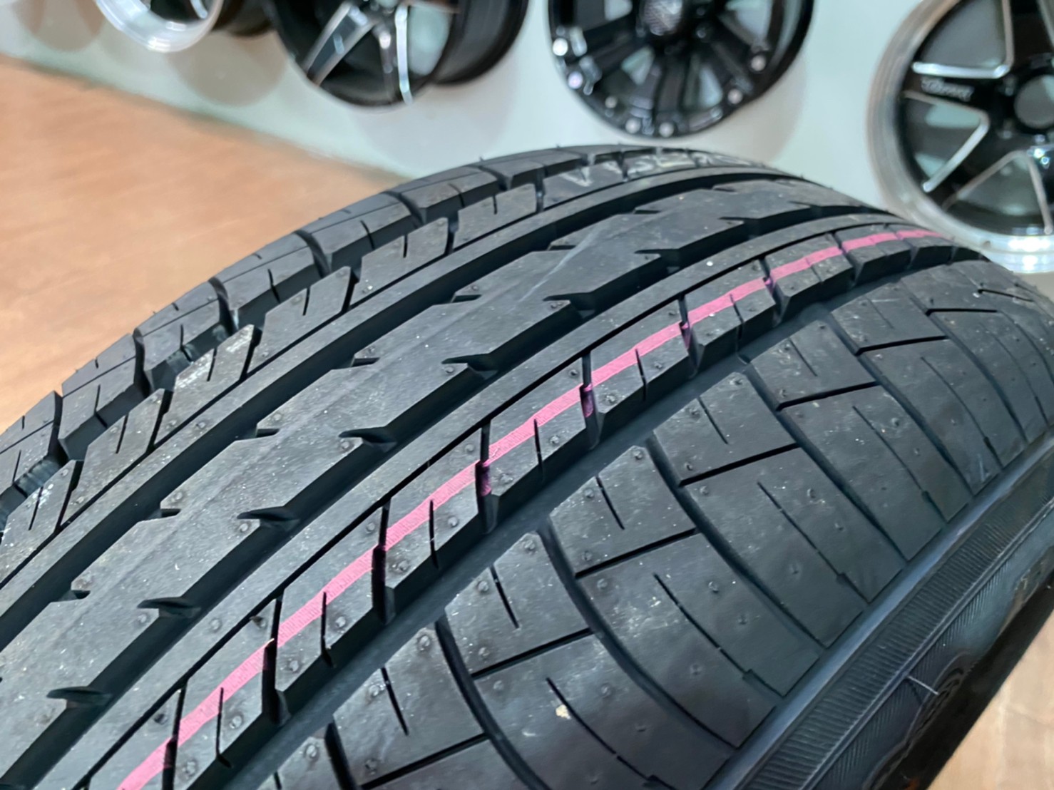 215/55R17 ยางใหม่ Yokohama BluEarth E70 ยางปี2020 ยางคุณภาพดี