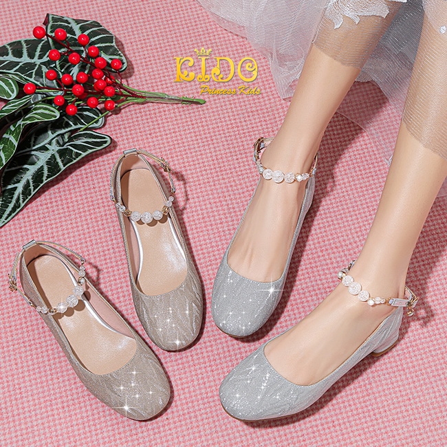 ssรองเท้าเด็ก*มีหน้าร้านอยู่รัชดา ลองได้ เปลี่ยนได้ *H099สีทอง สีเงินลายวิ้งๆ คาดมุกตรงสายรัดรองเท้า สวยหรูมาก