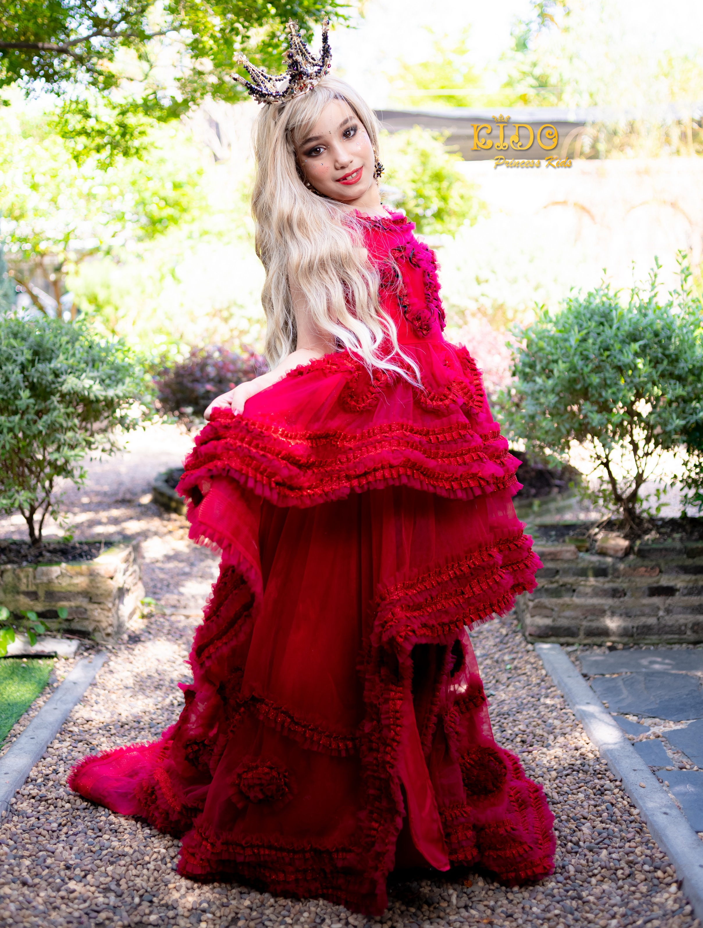 เช่าชุดเด็ก*มีหน้าร้านอยู่รัชดา ลองได้ เปลี่ยนได้ ถ่ายรูปเองจากสินค้าจริง*W18206 ชุดเดินแบบเด็กสีแดงเน้นความหรูที่การตกแต่งด้วยการนำผ้ามาจับจีบระบายแต่งเป็นลวดลายในชุด กระโปรงทรงหน้าสั้นหลังยาวดูเปรี้ยวแบบมีสไตล์ มีแขน