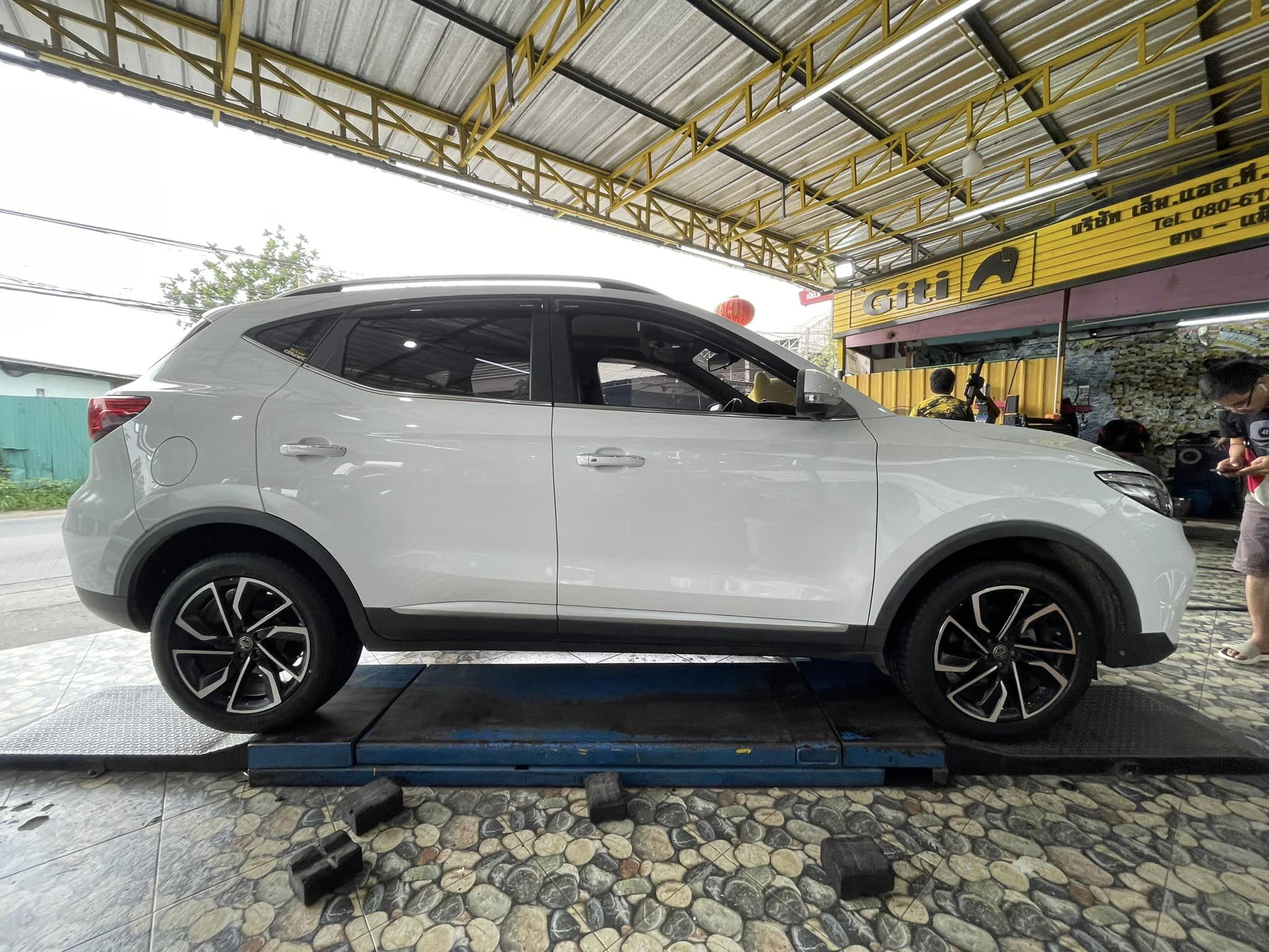 🛞 #MG_ZS🚘 🛞🐘#LENSO #D-1CS 215/55R17