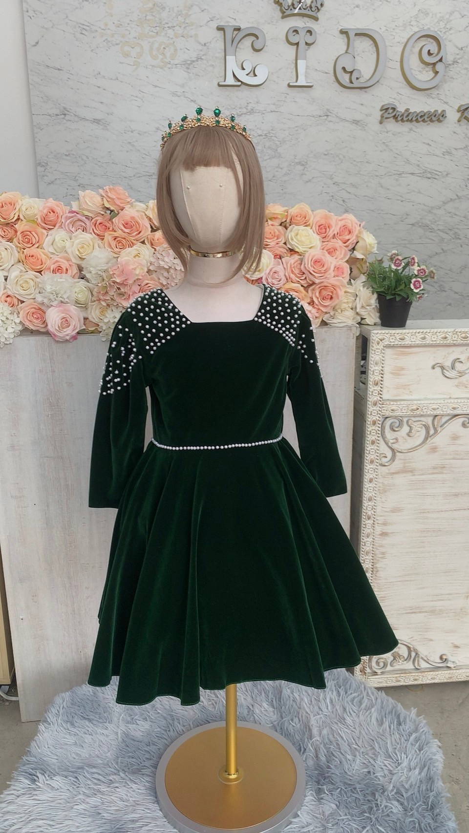 ชุดราตรีเด็ก(หน้าร้านอยู่รัชดา ลองได้ถ่ายรูปเองจากชุดจริง)W18979 สีเขียว ผ้ากำมะหยี่ แขนยาว สวยเรียบหรู