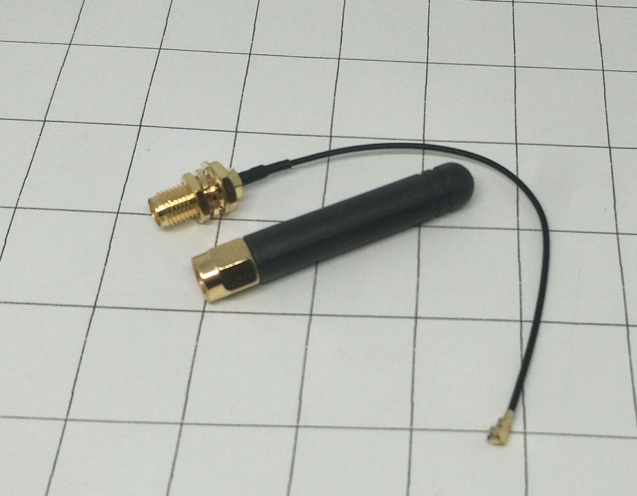 สายอากาศ 915MHz 4 ซม. และสายแปลงเป็นขั้ว u.FL IPEX ยาว 10 ซม.