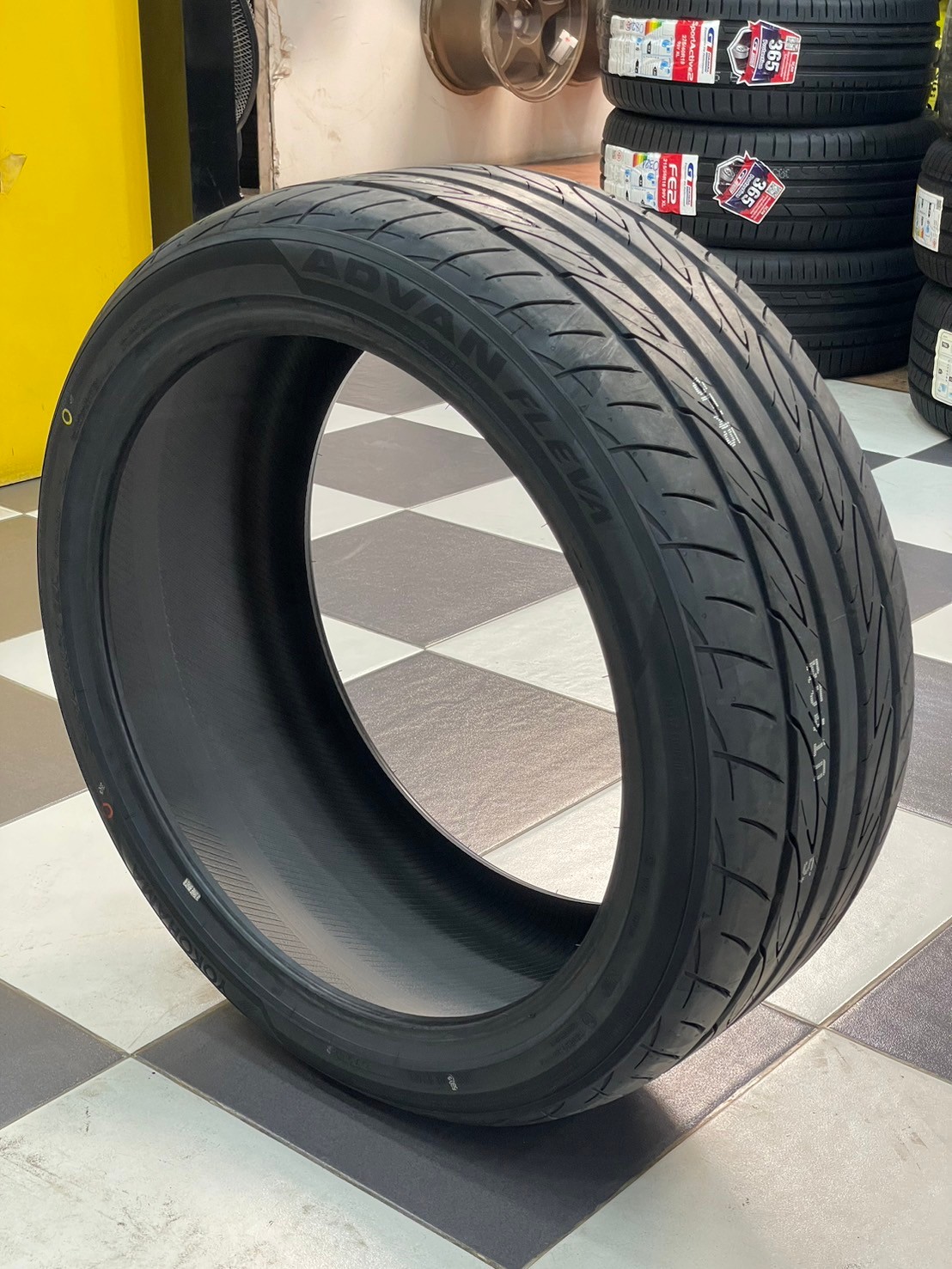 ยางใหม่โยโกฮาม่า YOKOHAMA ADVAN FLEVA V701 245/40R20 ยางใหม่ปี2024 🔥