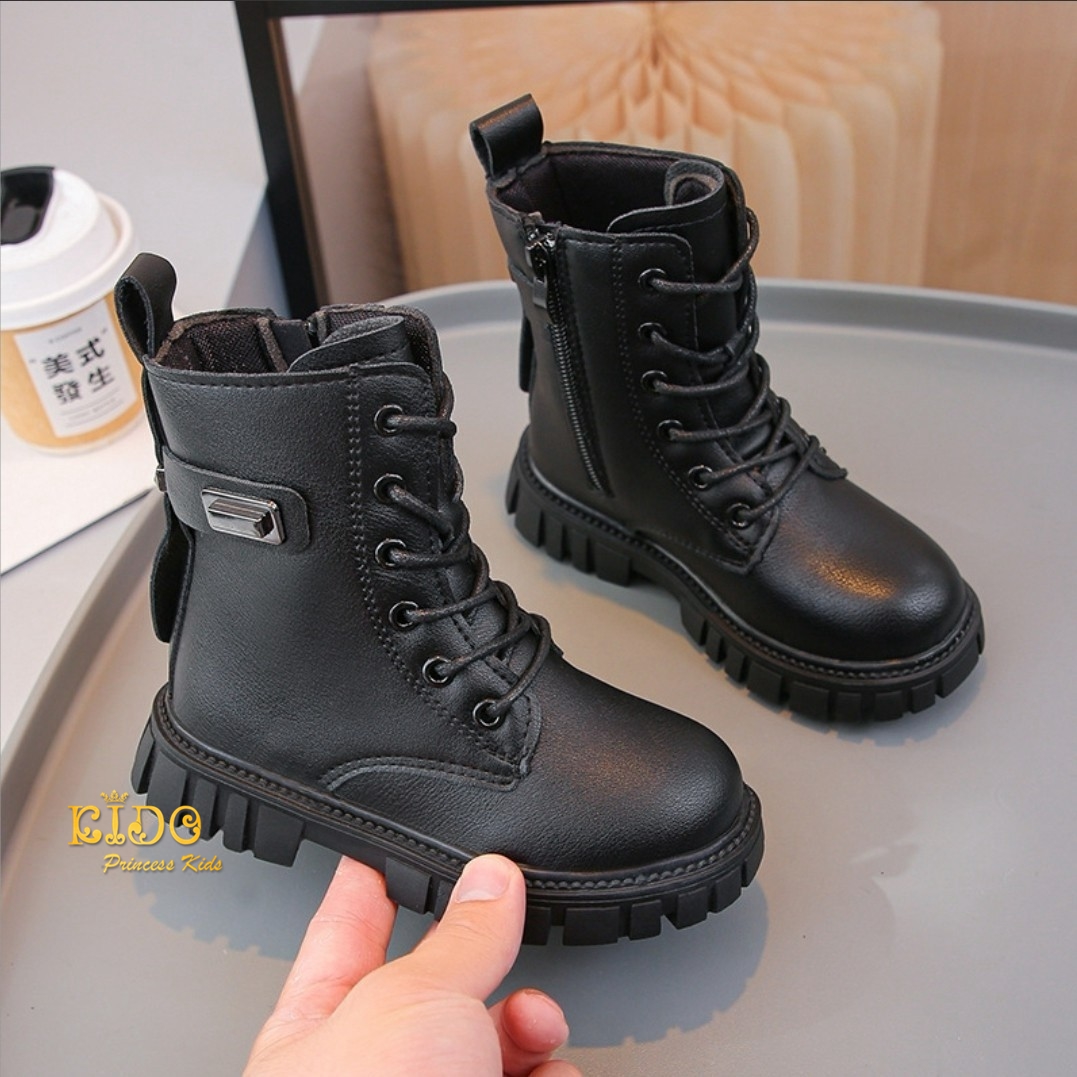 บูทเด็ก(หน้าร้านอยู่รัชดา ลองได้)H166 สีขาว ด้านหน้าร้อยเชือกข้อสั้น แบบเท่ๆ