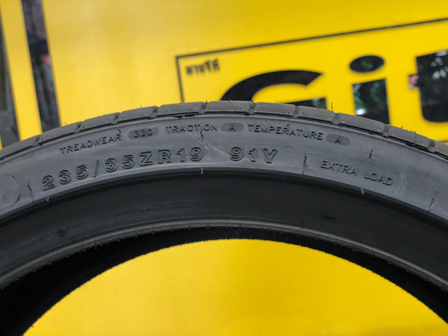 ยางMINERVA F205 235/35R19 ยางสปอร์ตคุณภาพดี สมรรถนะการขับขี่สูงนุ่มเงียบ ยางใหม่2022