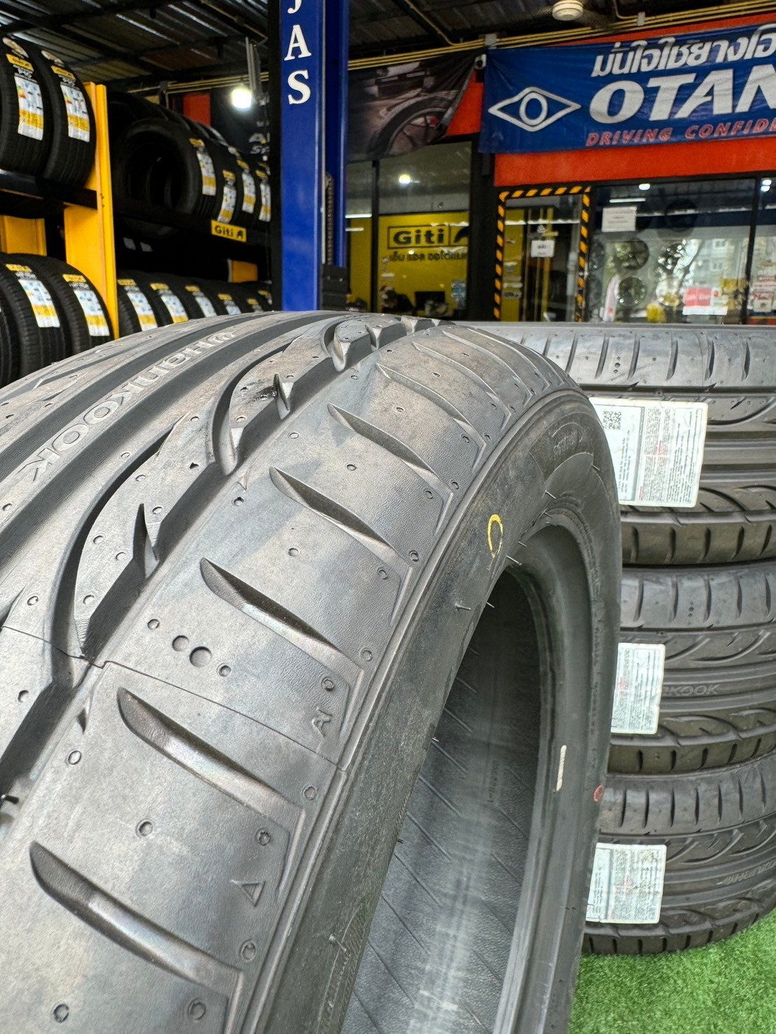 Hankook Vantus V12 195-55R15 ยางใหม่ปี2023 ราคาพิเศษพร้อมติดตั้งฟรี