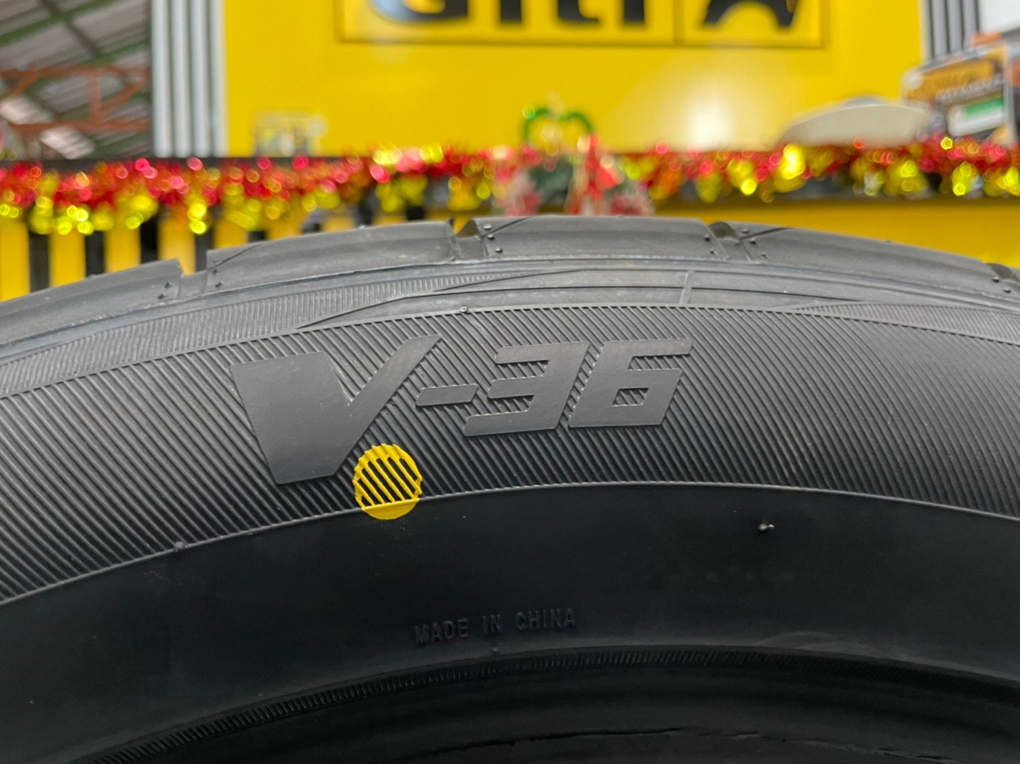 KINTO V36 255/50R18 ยางใหม่ปี2023 (2เส้น )