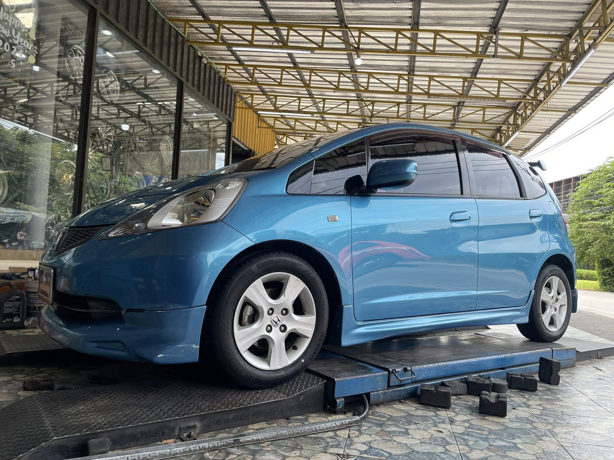 HONDA_JAZZ🚘 🛞เปลี่ยนยาง 🐘#GITI_SynergyH2_185/60R15 🛞