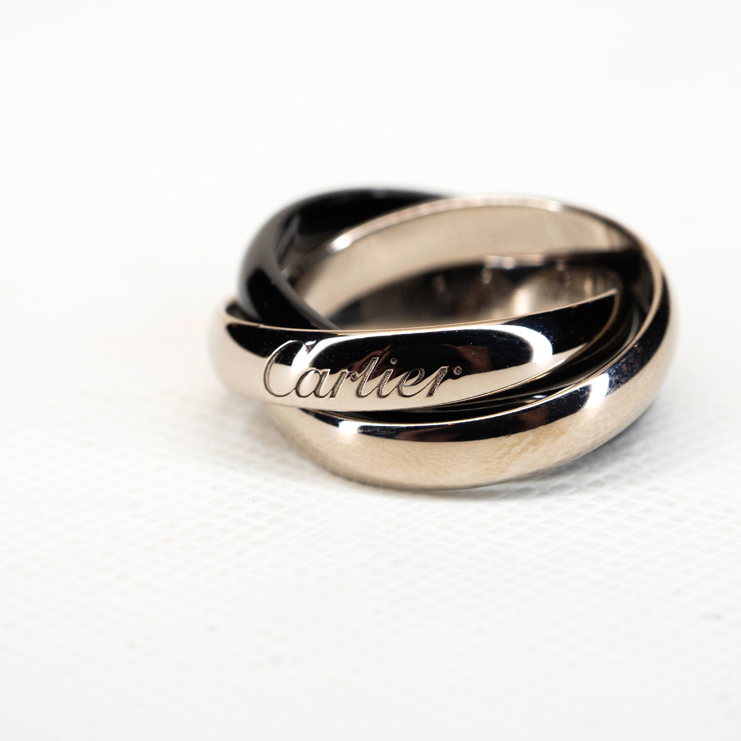 แหวน Cartier Trinity Classic Ceramic ทองคำขาว 18K และ เซลามิก ไซส์46# +กล่องและการ์ด (Used)