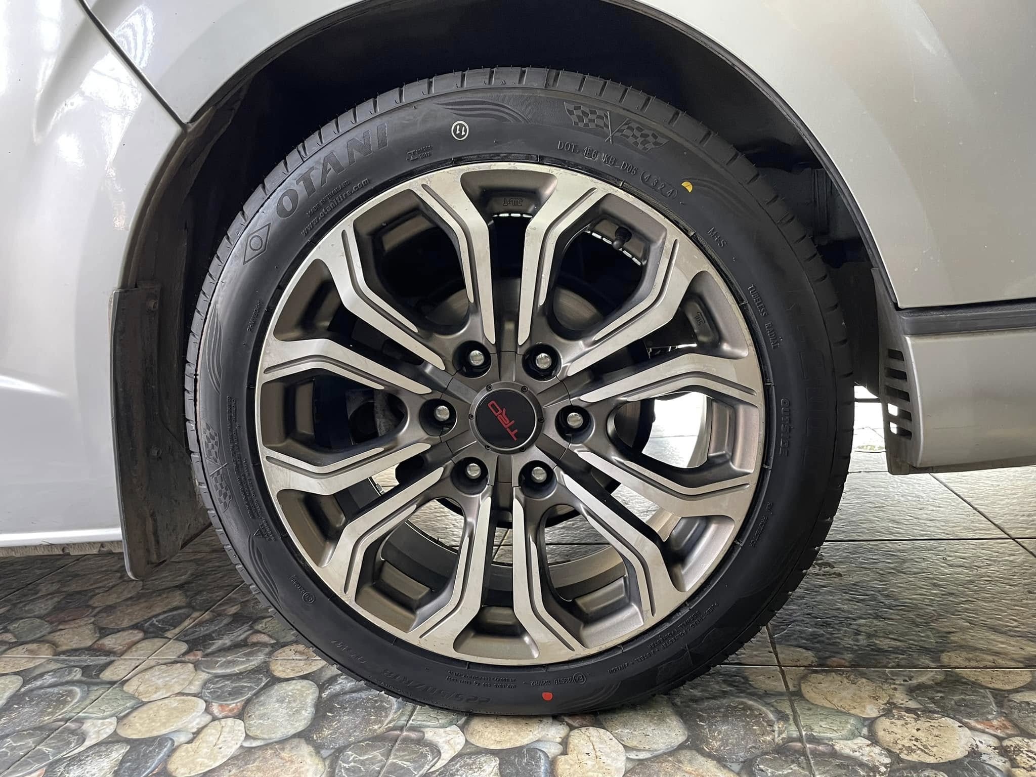 🚘 #TOYOTA_COMMUTER เปลี่ยนยาง #OTANI #KC2000 225/50R18