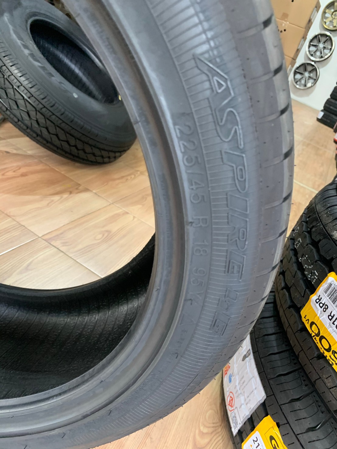 ยางApollo Aspire4G 225/45R18 ยางสปอร์ตคุณภาพดี นุ่มเงียบ ยางปี2021