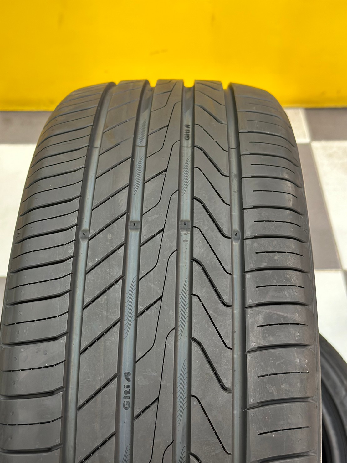 GITI Runflat ยางจีที รันแฟลต GITI Control P10 225/45RF18 GITI Control P10 245/40RF18