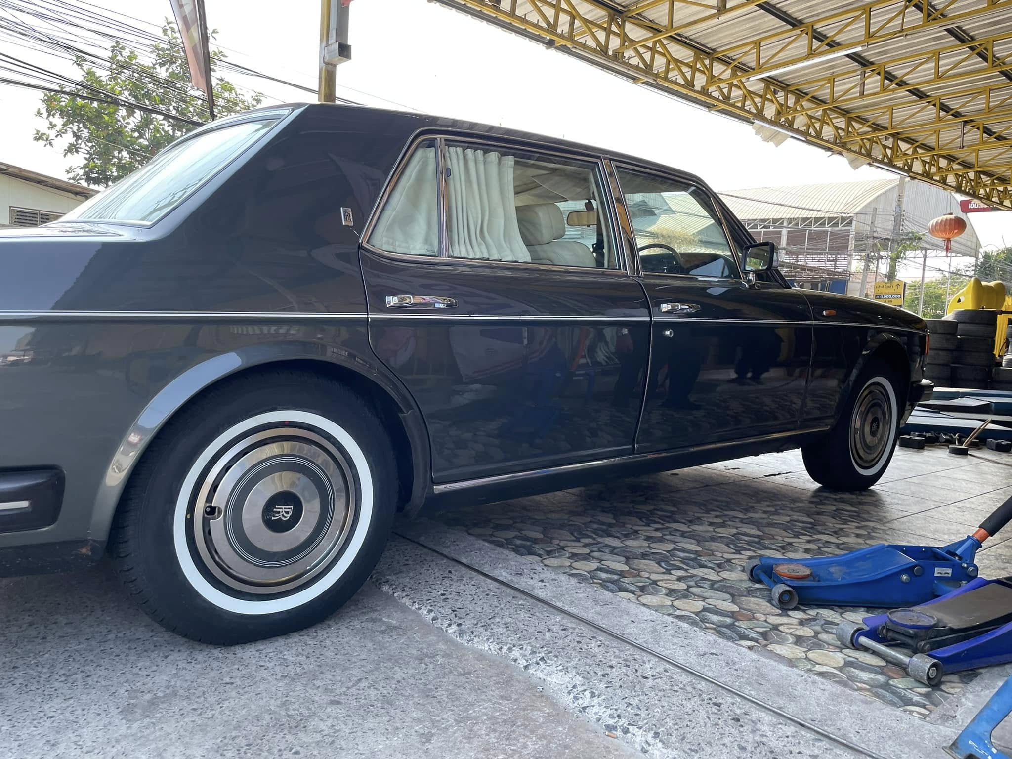 🚘 #ROLLS_ROYCE_SILVER_SPUR 🛞 #SAILUN_ยางขอบขาว 235/75R15