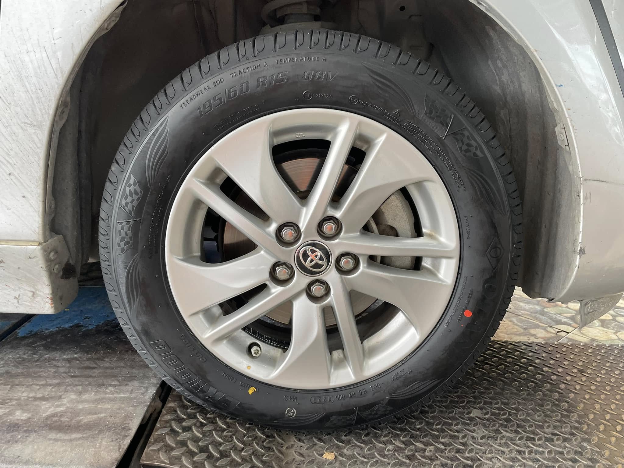 🚘 #TOYOTA_SIENTA🛞เปลี่ยนยาง #OTANI #EK1000 195/60R15