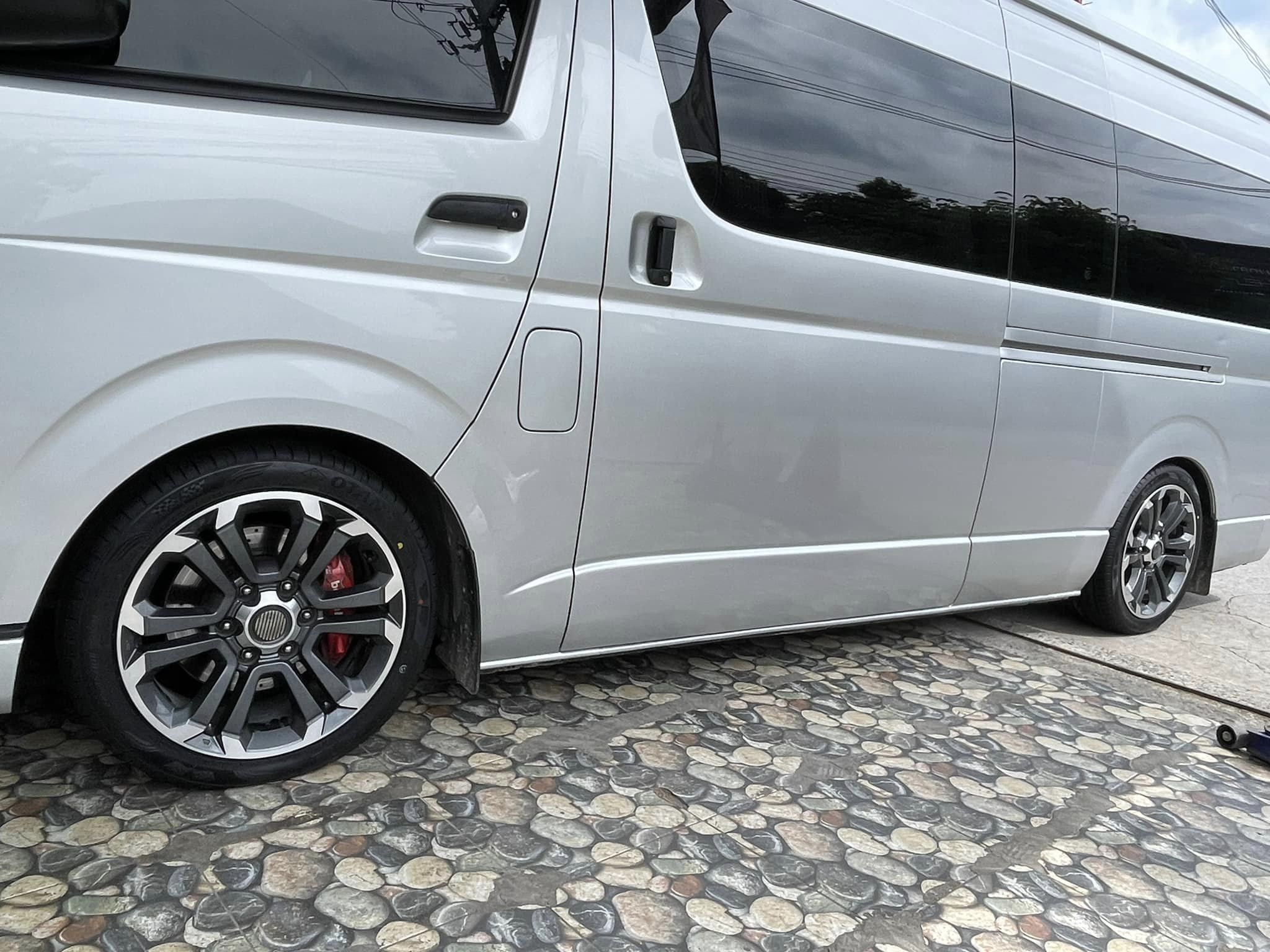 🚘 #TOYOTA_COMMUTER เปลี่ยนยาง #OTANI #KC2000 225/45R18🔥 🔥🔥 #บริการตั้งศูนย์✔️