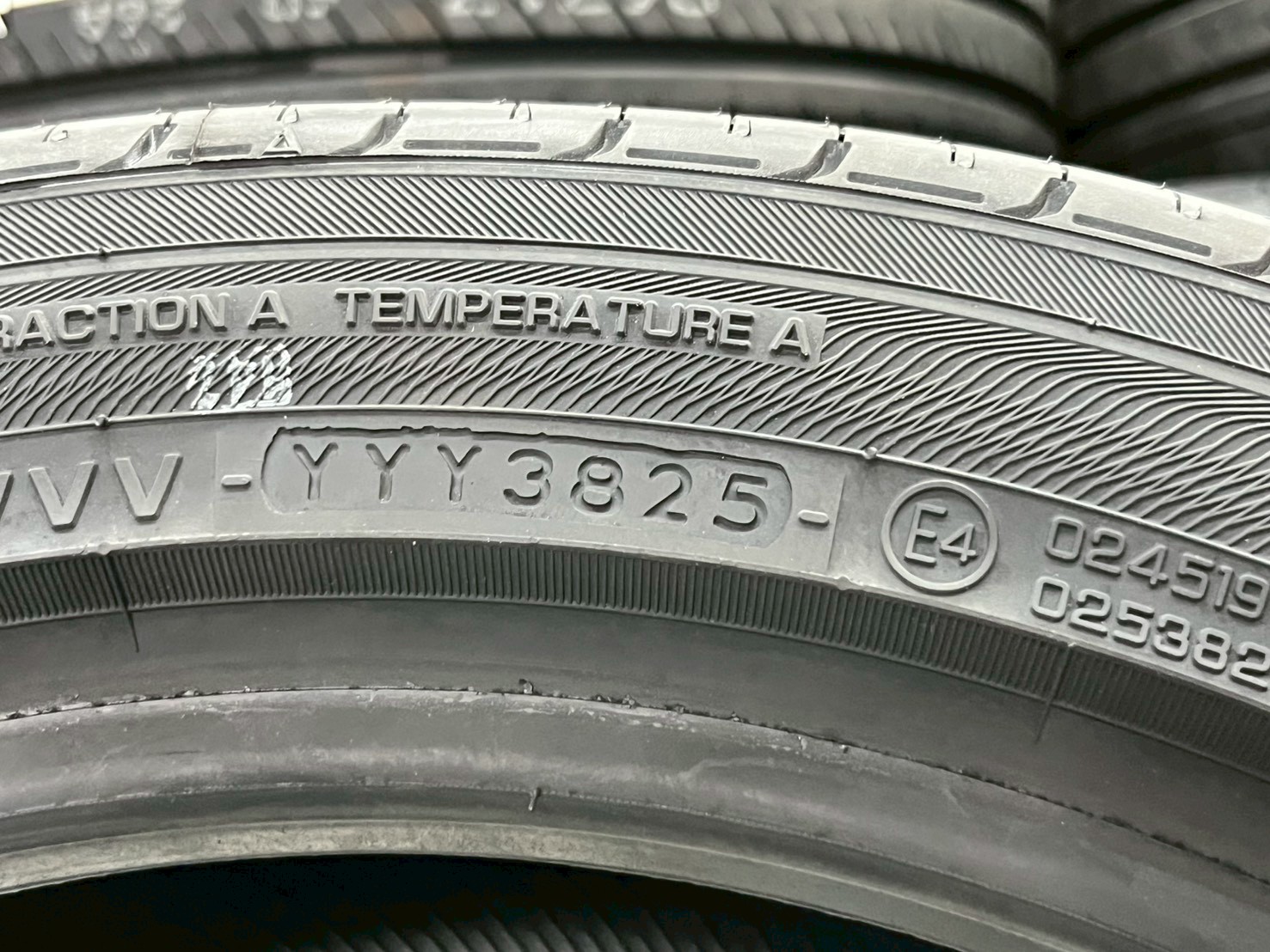 Yokohama ADVAN dB Decibel V551 ขนาด 235/45R18 ยางใหม่ปี2025