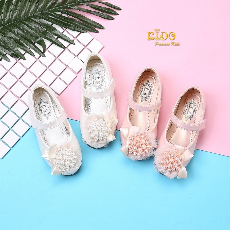 ssรองเท้าเด็กออกงาน*มีหน้าร้านอยู่รัชดา ลองได้ เปลี่ยนได้ *H079สีชมพู สีครีม เรียบด้านหน้าแต่งด้วยมุกกลมติดโบว์ สีหวาน สายเรียบ น่ารักมากคะ
