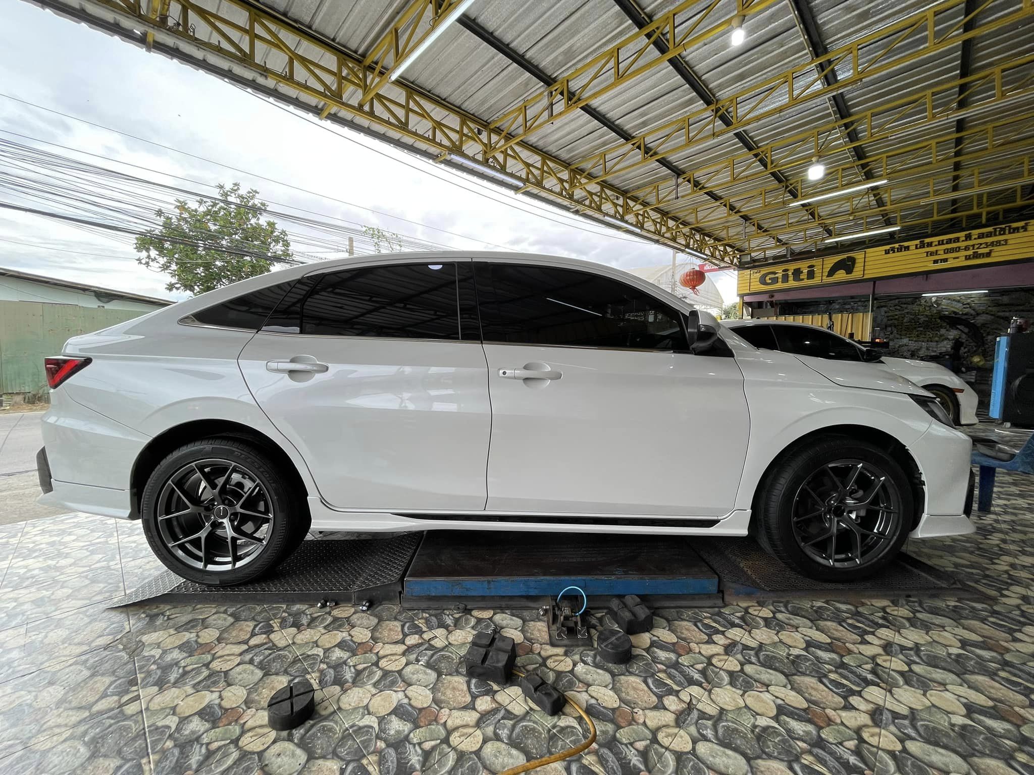 #TOYOTA_YARIS #ล้อแม็กซ์Emotion-R_17X7.5 ET35 4X100DG