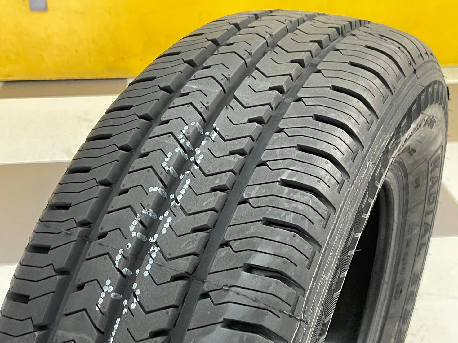 ยางใหม่ GOODRIDE SC326 215/70R15 ยางใหม่ปี2024 (ยางโปรโมชั่นสินค้ามีจำนวนจำกัด)
