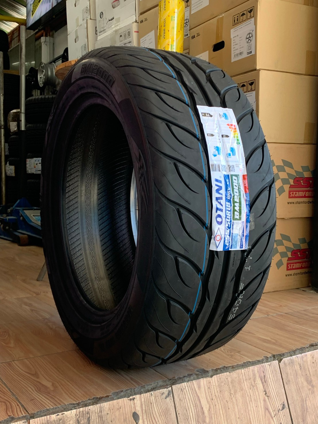 โดนใจสายซิ่ง ยางลายใหม่ นุ่มหนึบ OTANI BM2000 255/50R18 ราคาพิเศษพร้อมติดตั้งฟรี สนใจสอบถามเพิ่มเติมได้ค่ะ