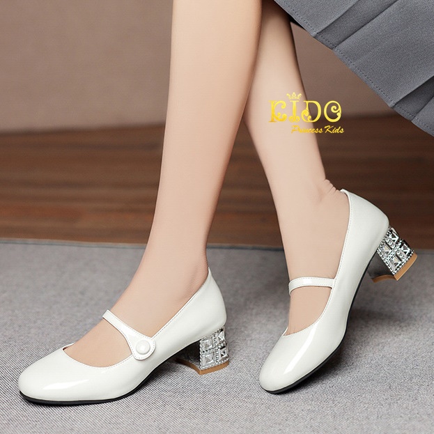 รองเท้าเด็กออกงาน(หน้าร้านอยู่รัชดา ลองได้)H161สีขาว ส้นเงิน