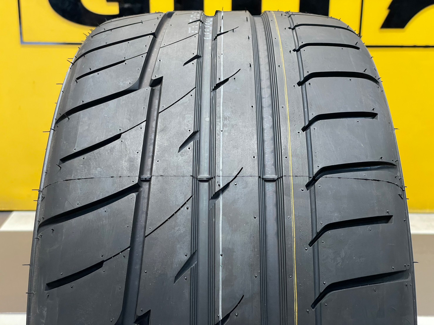 ยาง GT RADIAL CHAMPIRO SX2 265/35R18 ยางใหม่ปี2023