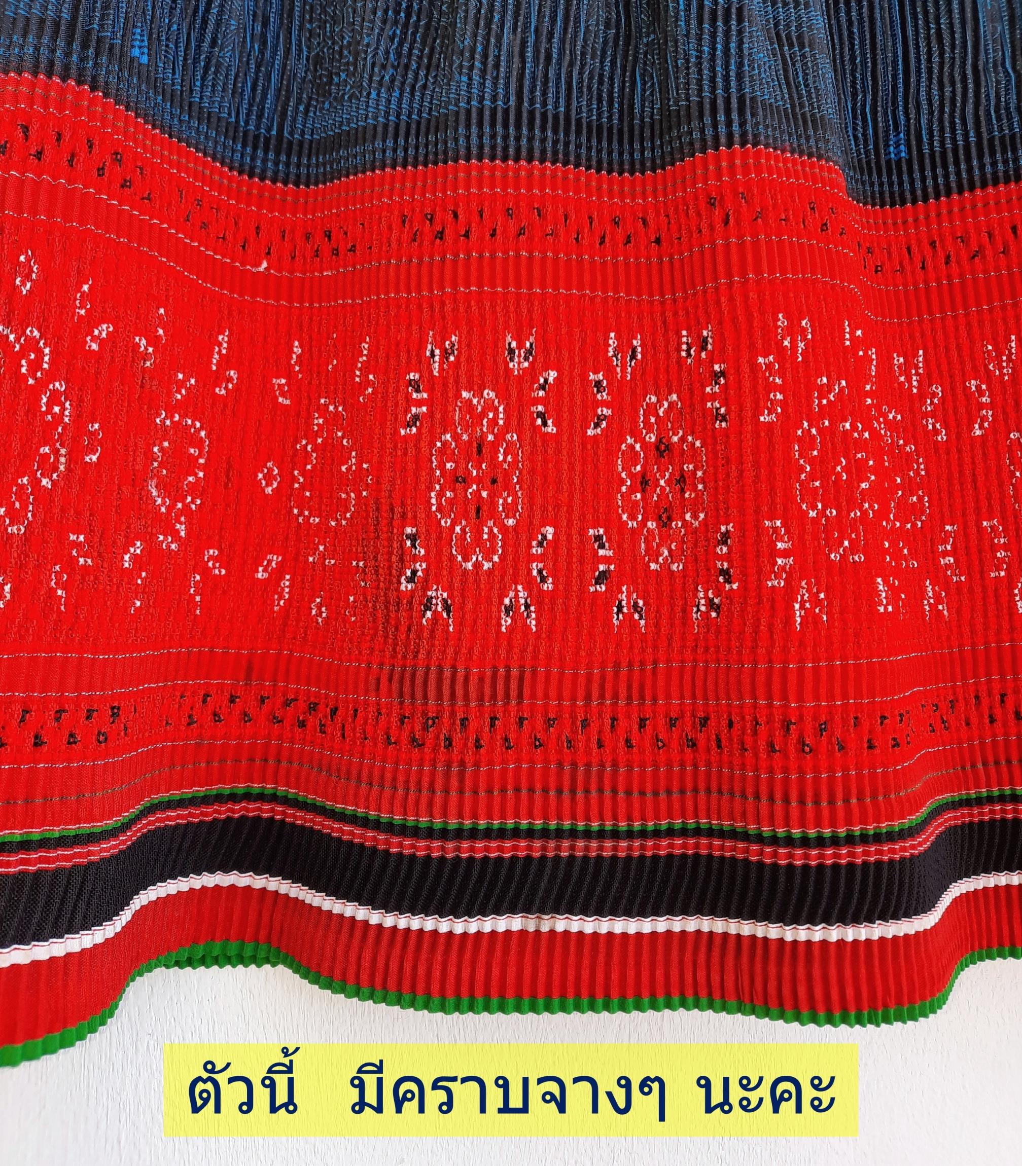 กระโปรงสั้น ผ้าปักมือ สีน้ำเงิน-แดง