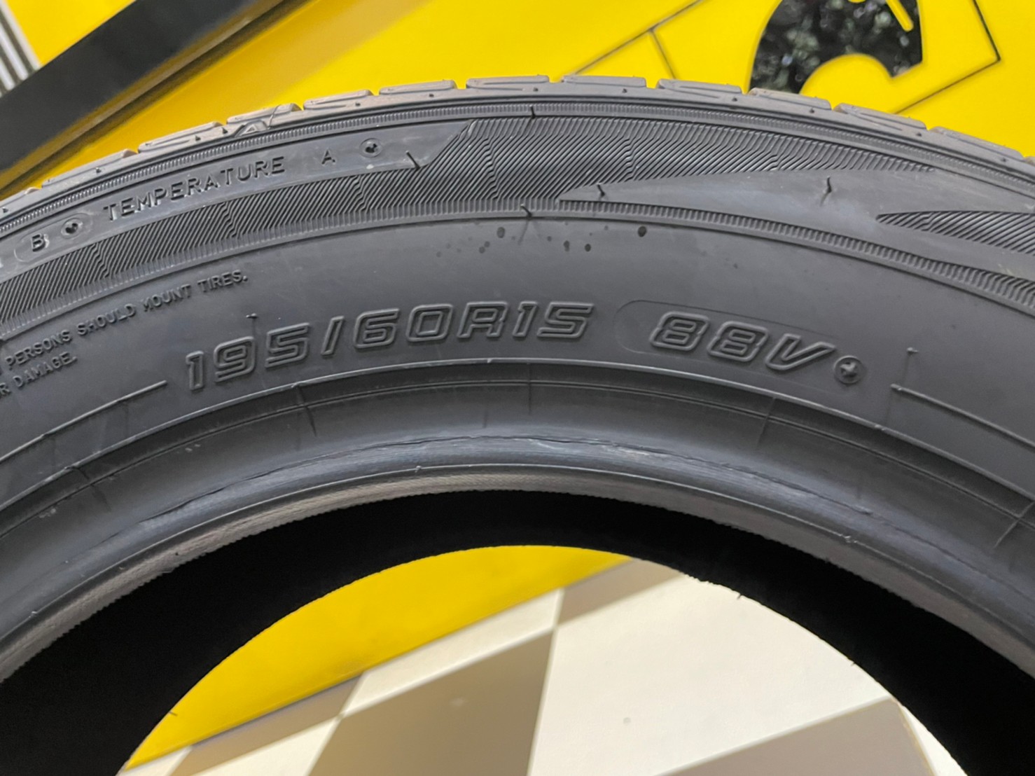 ยางใหม่ DUNLOP LM705 195/60R15 ยางดันลอป ยางไทย ปี2022
