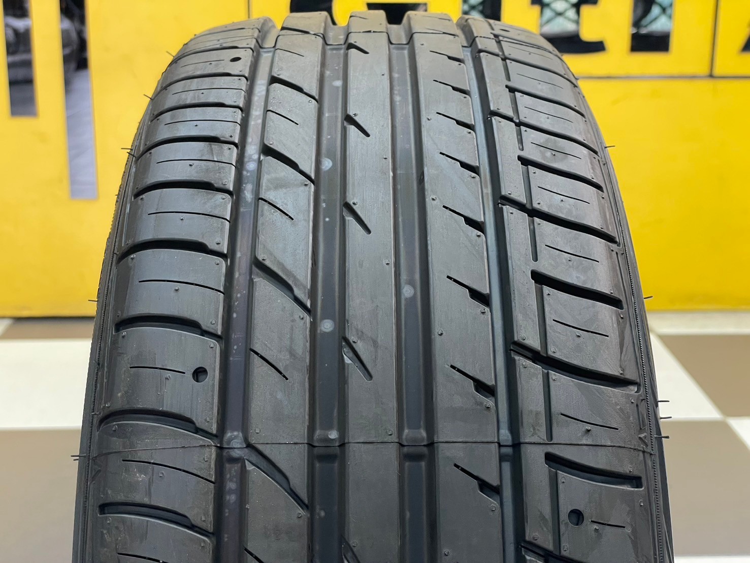 ยางใหม่ Falken ZE914 225/45R18 ยางใหม่ปี2024