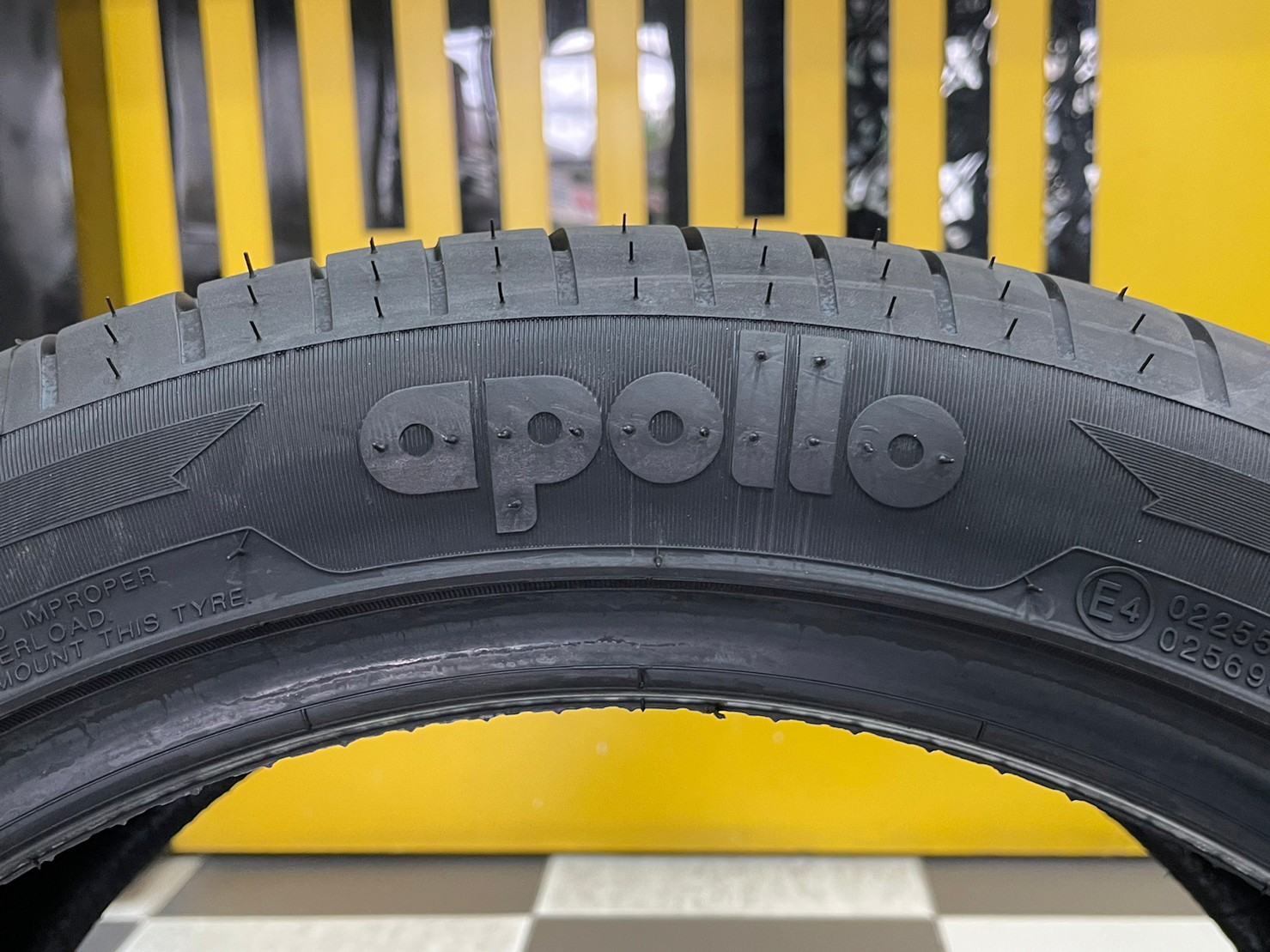 Apollo 225/45R18 Aspire4G ยางใหม่ปี2023