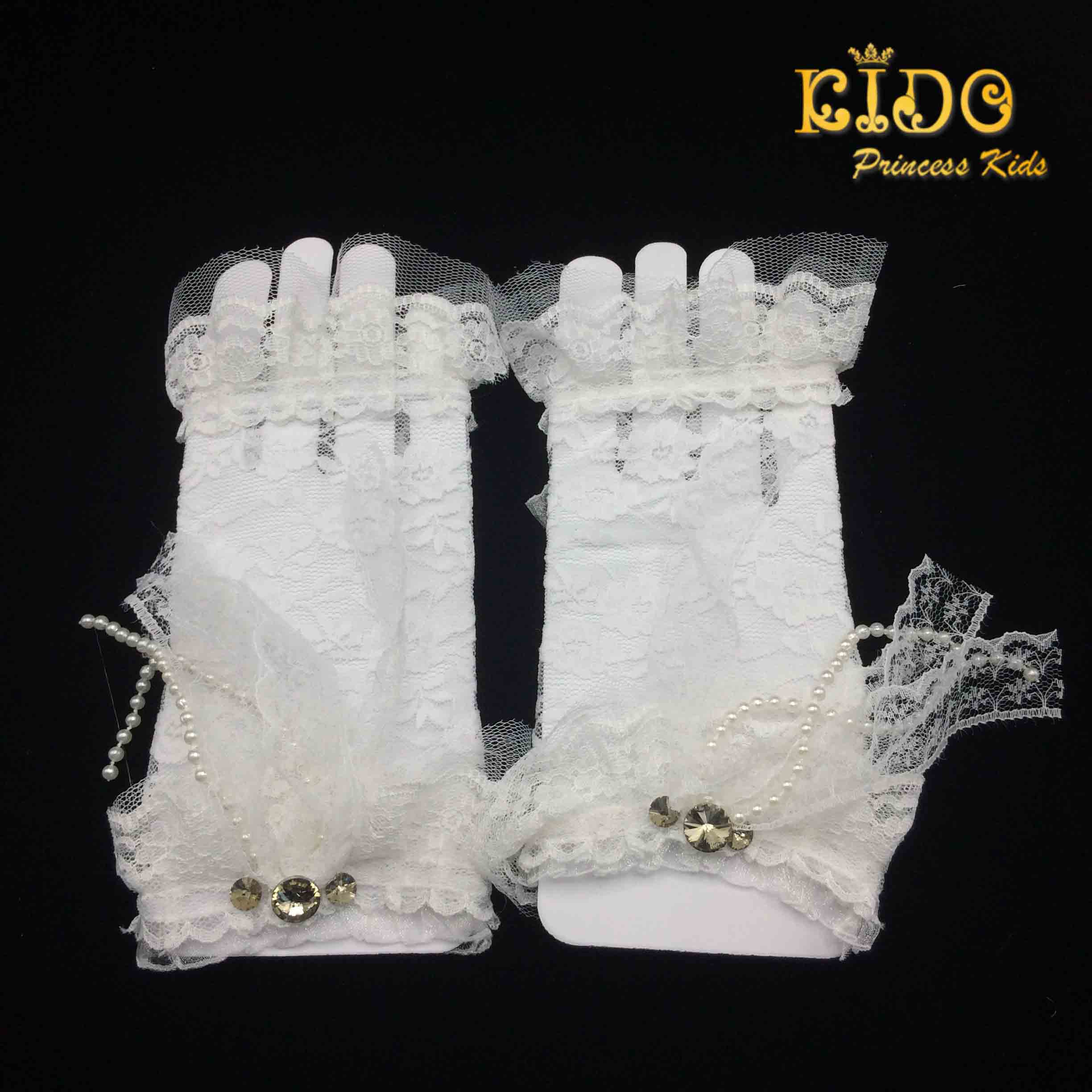ถุงมือเด็ก(มีหน้าร้านอยู่รัชดา)PL02 ถุงมือสีออฟไวท์ ข้อมือเจ้าหญิงตัวน้อย ลูกไม้ระบาย ใส่ข้างเดียวแบบเก๋ๆ