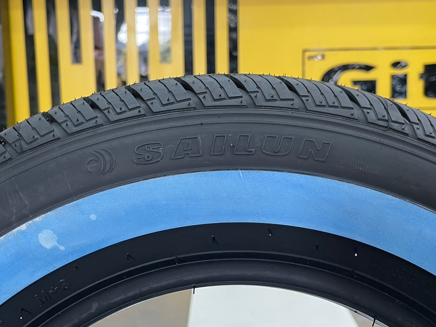 ยางขอบขาว SAILUN Atrezzo Touring WR (ขอบขาว) ขนาด 175/70R13 ยางใหม่ปี2025