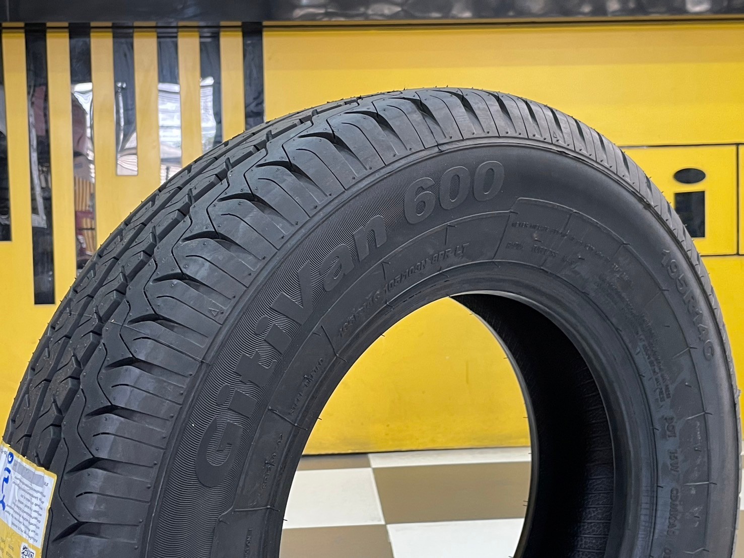 ยางใหม่จีที Giti Van600 195R14C ยางใหม่ปี2024