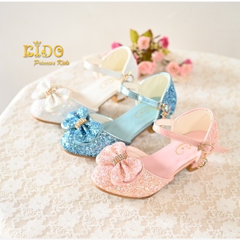 ssรองเท้าเด็กออกงาน(หน้าร้านอยู่รัชดา ลองได้)H093สีขาว สีชมพู ด้านหน้าติดโบว์เพชรระยิบระยับ ห้อยดาวตรงสายรัดรองเท้า เปิดข้าง เก๋ๆ