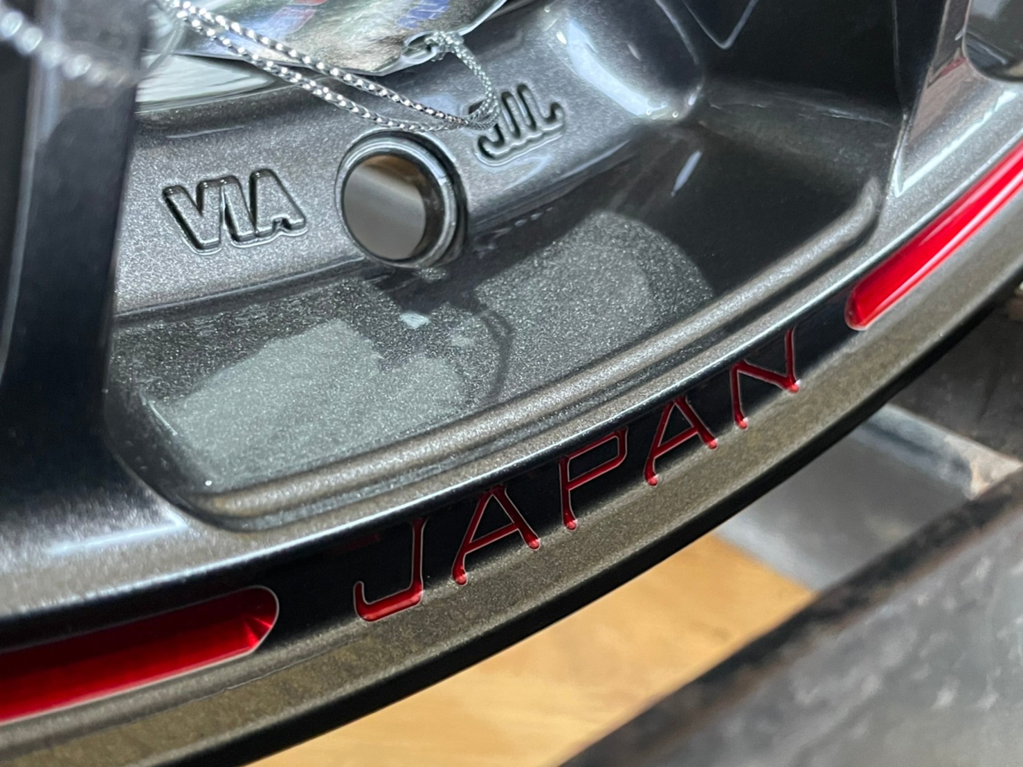 ล้อแม็กซ์ขอบ15 Brightwheels ลายZE40 BW40 ขอบ15 กว้าง7 ออฟ35 4รู100 สีเทากันเส้นขอบแดง(F-MD Full ED Red)