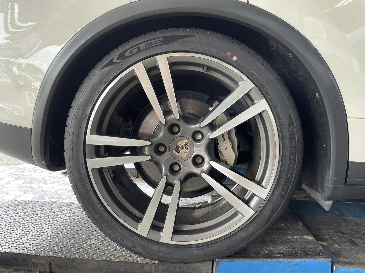 🚘 #PORSCHE_CAYENNE🛞 🛞 #GT #RADIAL #SportActive2_395/35R21