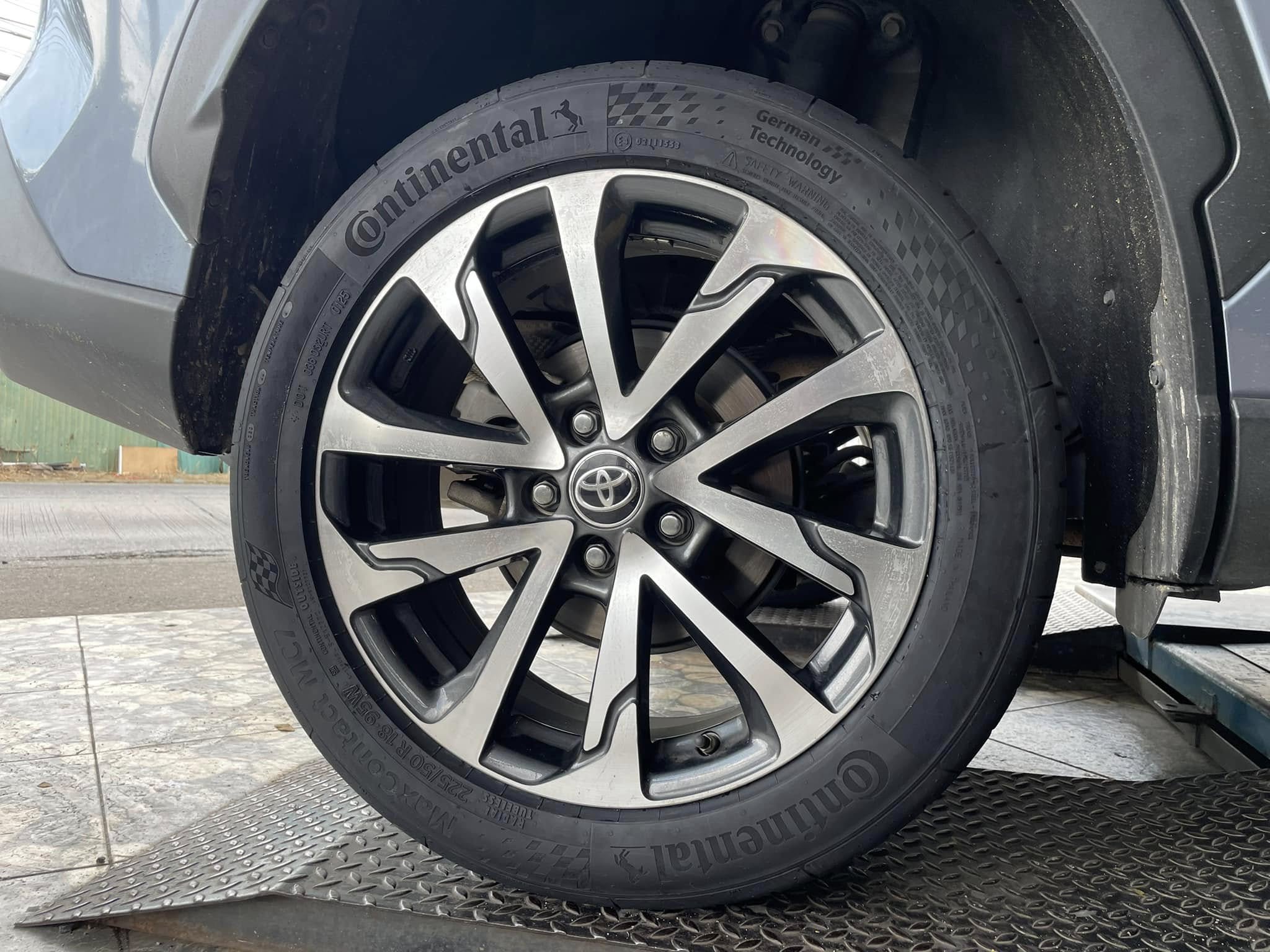 🛞❤️ #TOYOTA_CorollaCross 🚘เปลี่ยนยาง 🐘#Continental #MaxContactMC7 225/50R18