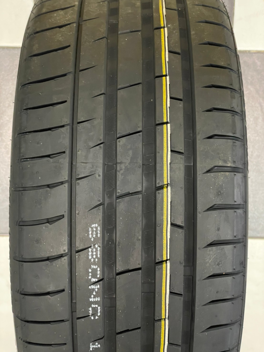 ยางใหม่ปีเก่าราคาพิเศษ OTANI KC1000 235/35R19 ยางใหม่ปี2023