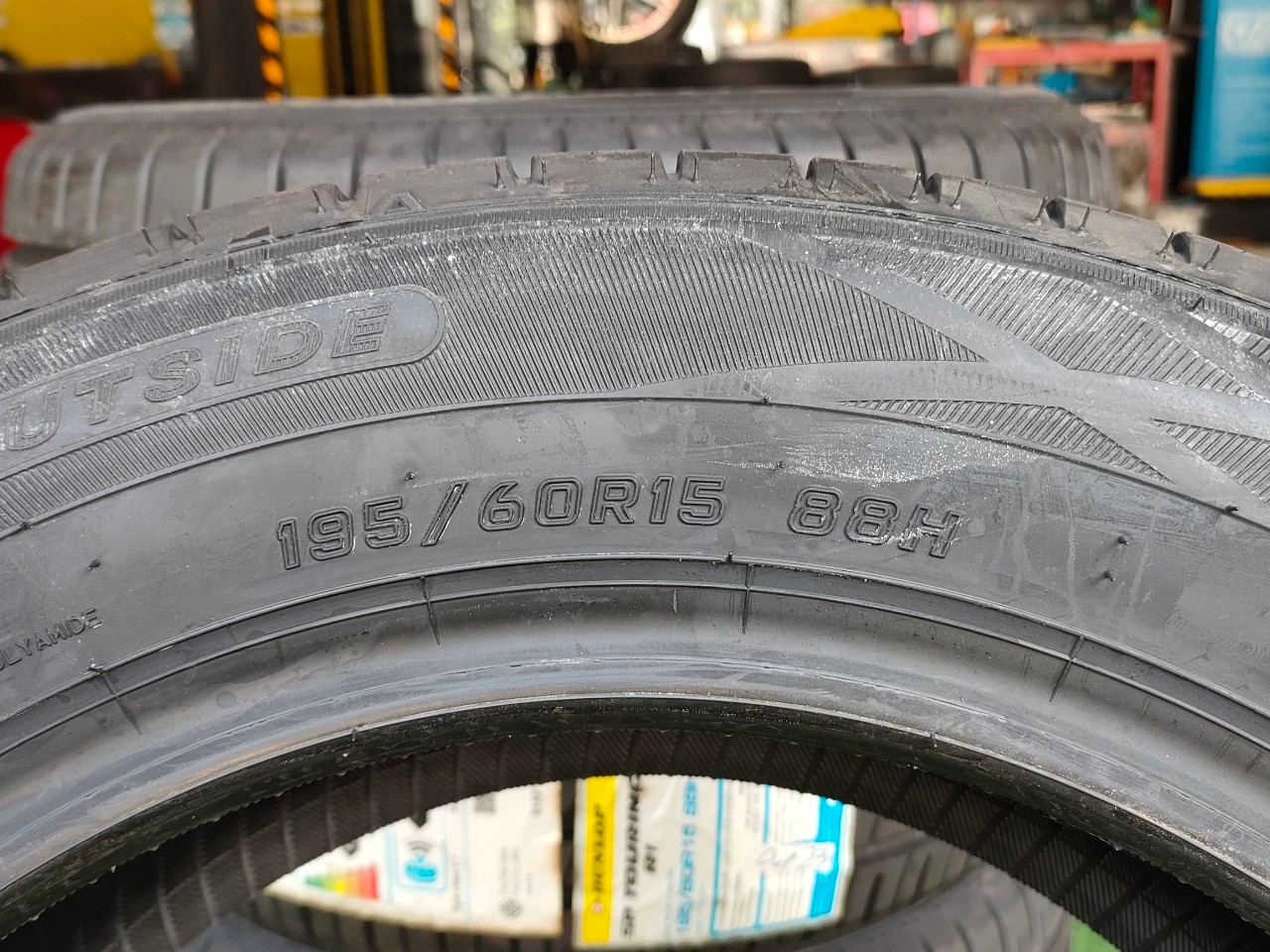 ยางใหม่ดันลอป DUNLOP SP SPORT TOURING R1 195/60R15 ยางใหม่ปี2023 (4เส้น)