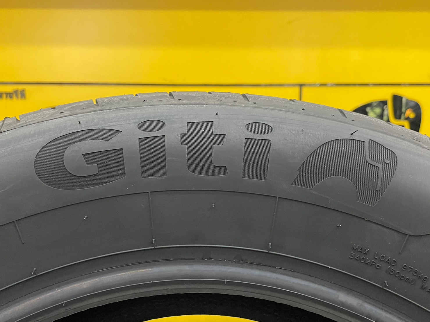 Giti Synergy H2 235/60R18 ยางใหม่ปี2023